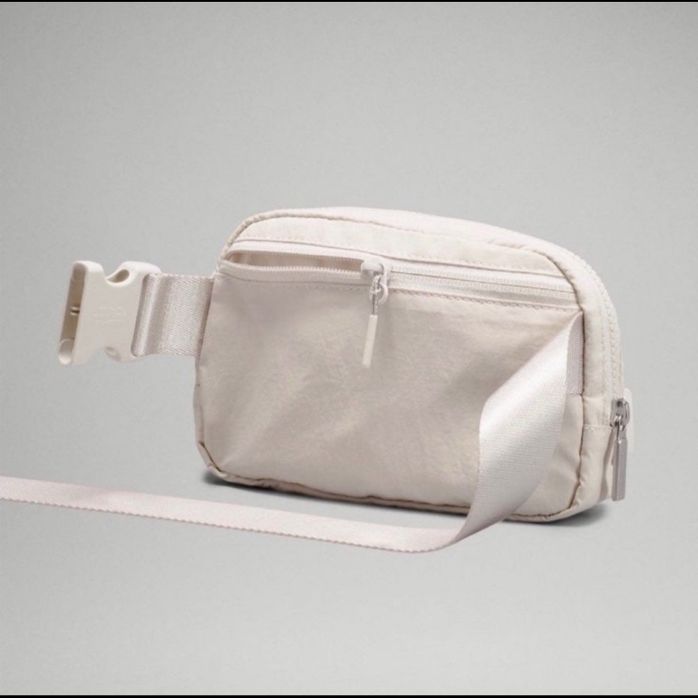 Lululemon Everywhere Belt Bag White Opal - Picture 2 of 8